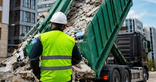 Вывоз строительного мусора в Кирове: услуги лицензированной компании — ПроМусор